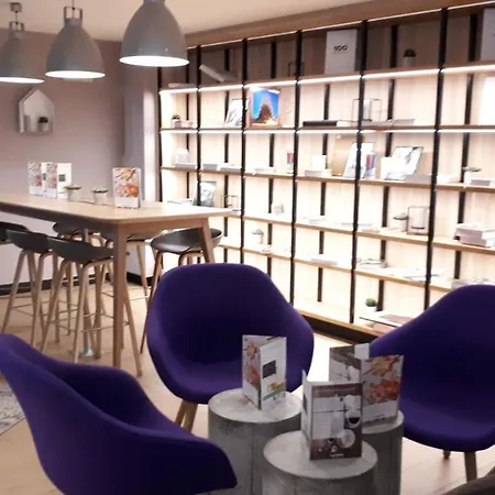 马恩河谷 - 托尔西钟楼酒店 酒店 托尔西